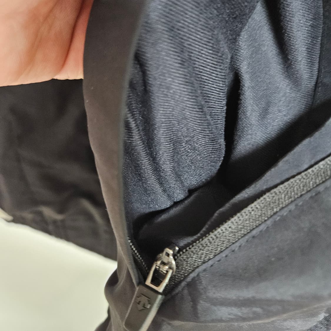 데상트 배색 바람막이 점퍼 95 상품이미지5