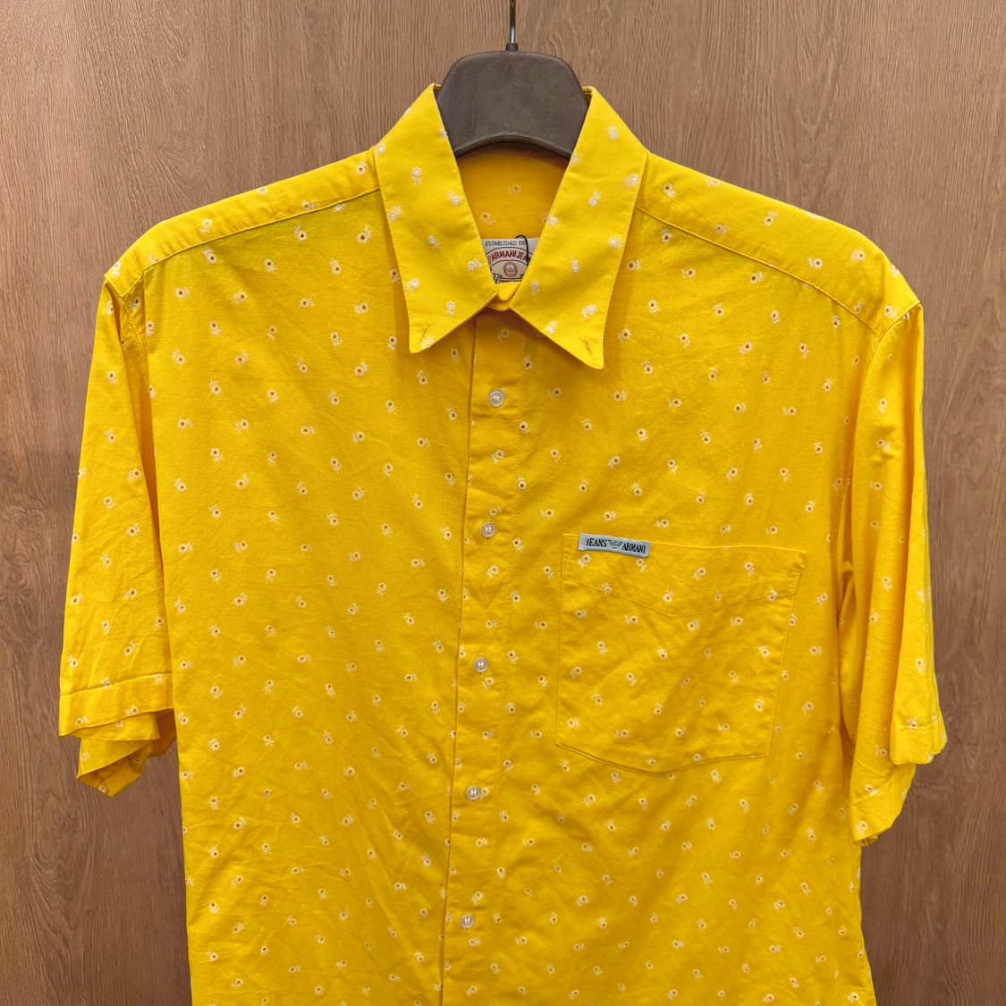아르마니 진스 반팔 셔츠 플라워 패턴 싱글 포켓 디테일 레귤러핏 옐로우 상품이미지4