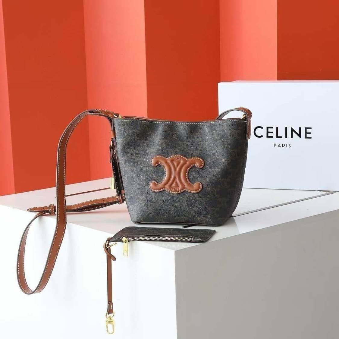셀린느(Celine) 스몰 버킷 인 트리옹프 캔버스 & 카프스킨 백 상품이미지1