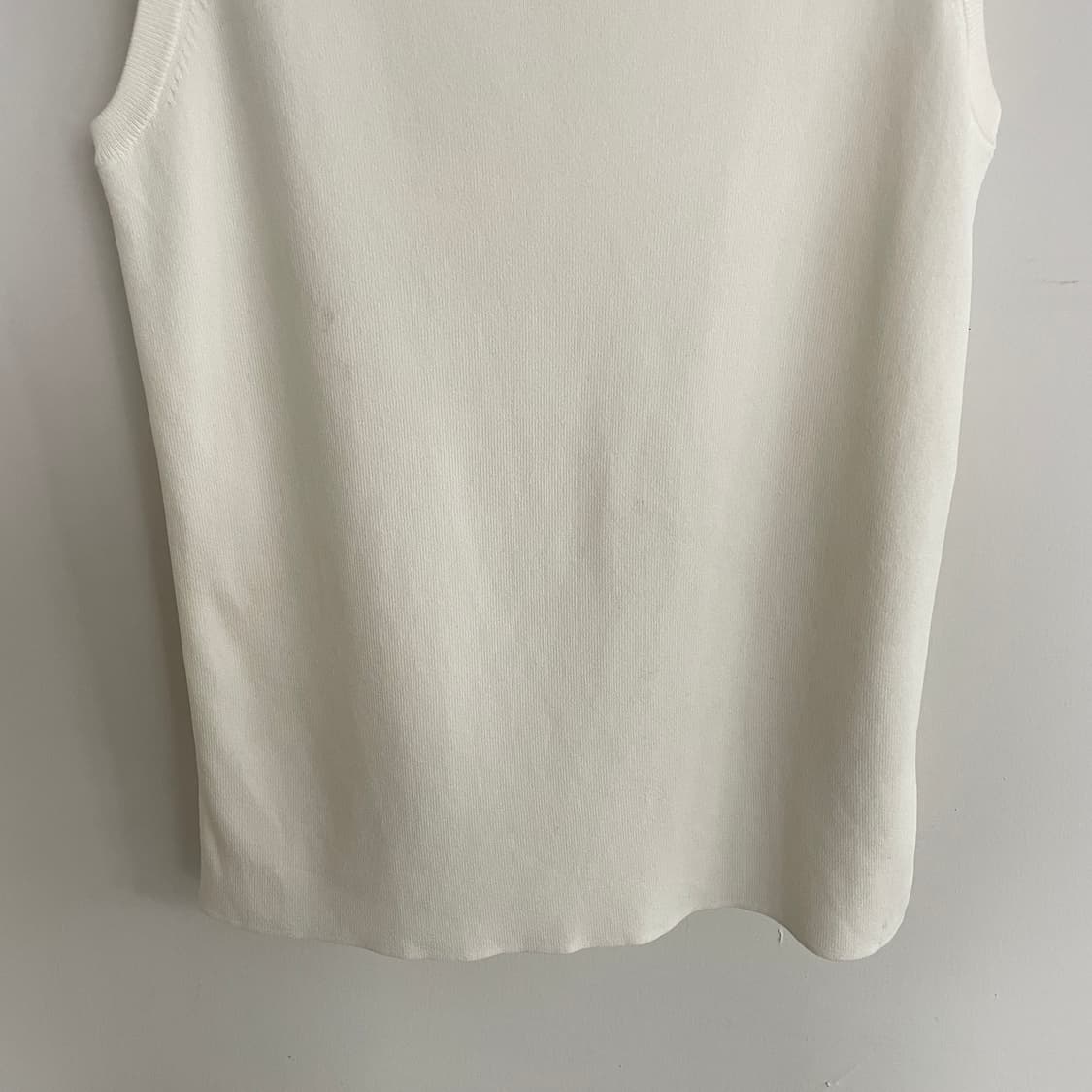 코스 여성55 화이트 슬리브리스 나시 상품이미지3