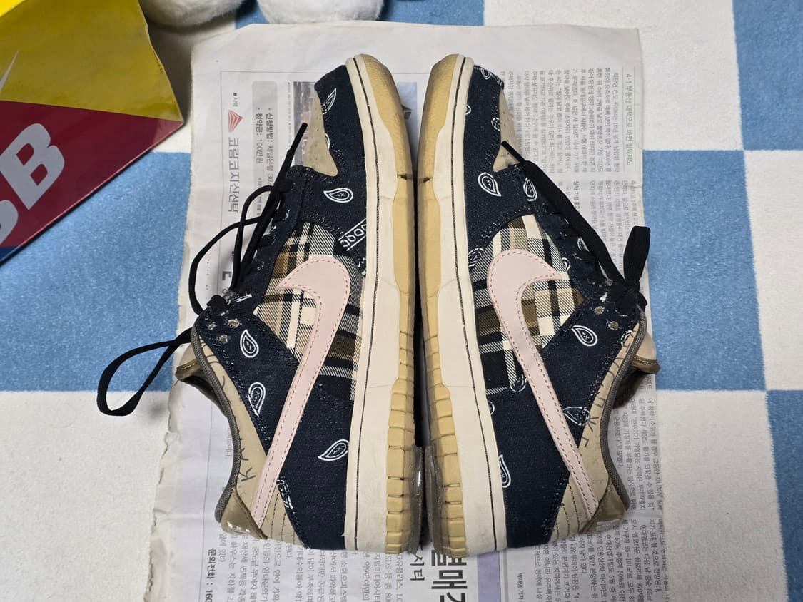 [250] 나이키 트래비스 스캇 SB 덩크 로우 상품이미지5