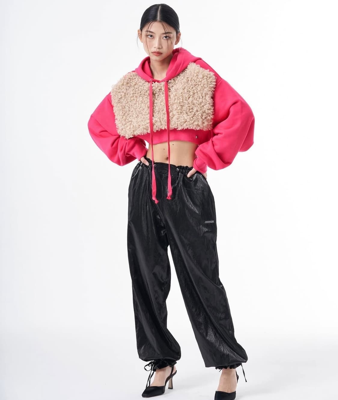 체리퀴리 퍼 크롭 후드티 상품이미지1