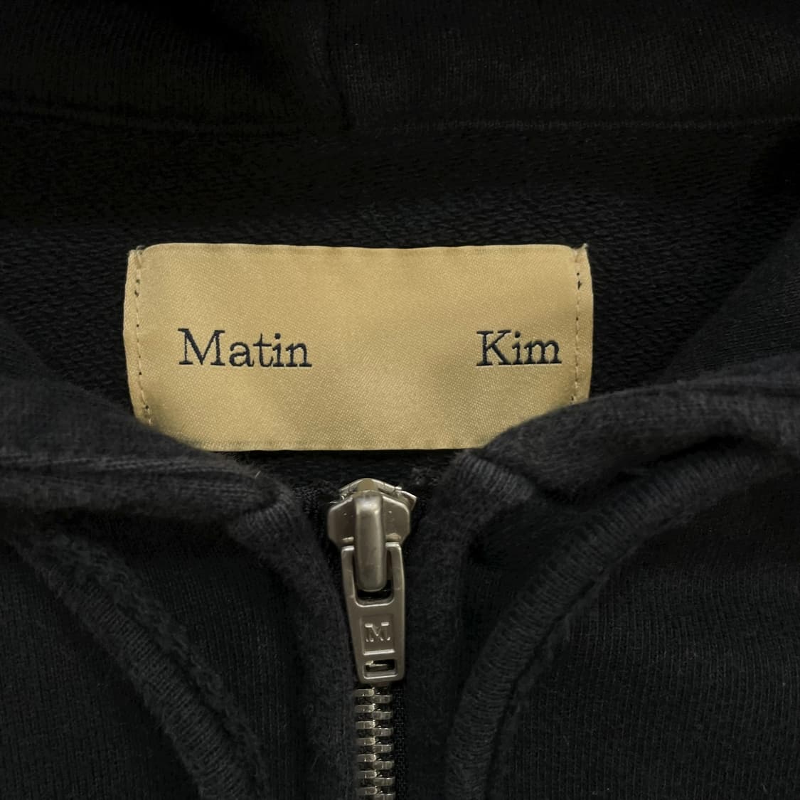 마뗑킴 피그먼트 솔리드 후드집업 블랙 상품이미지6