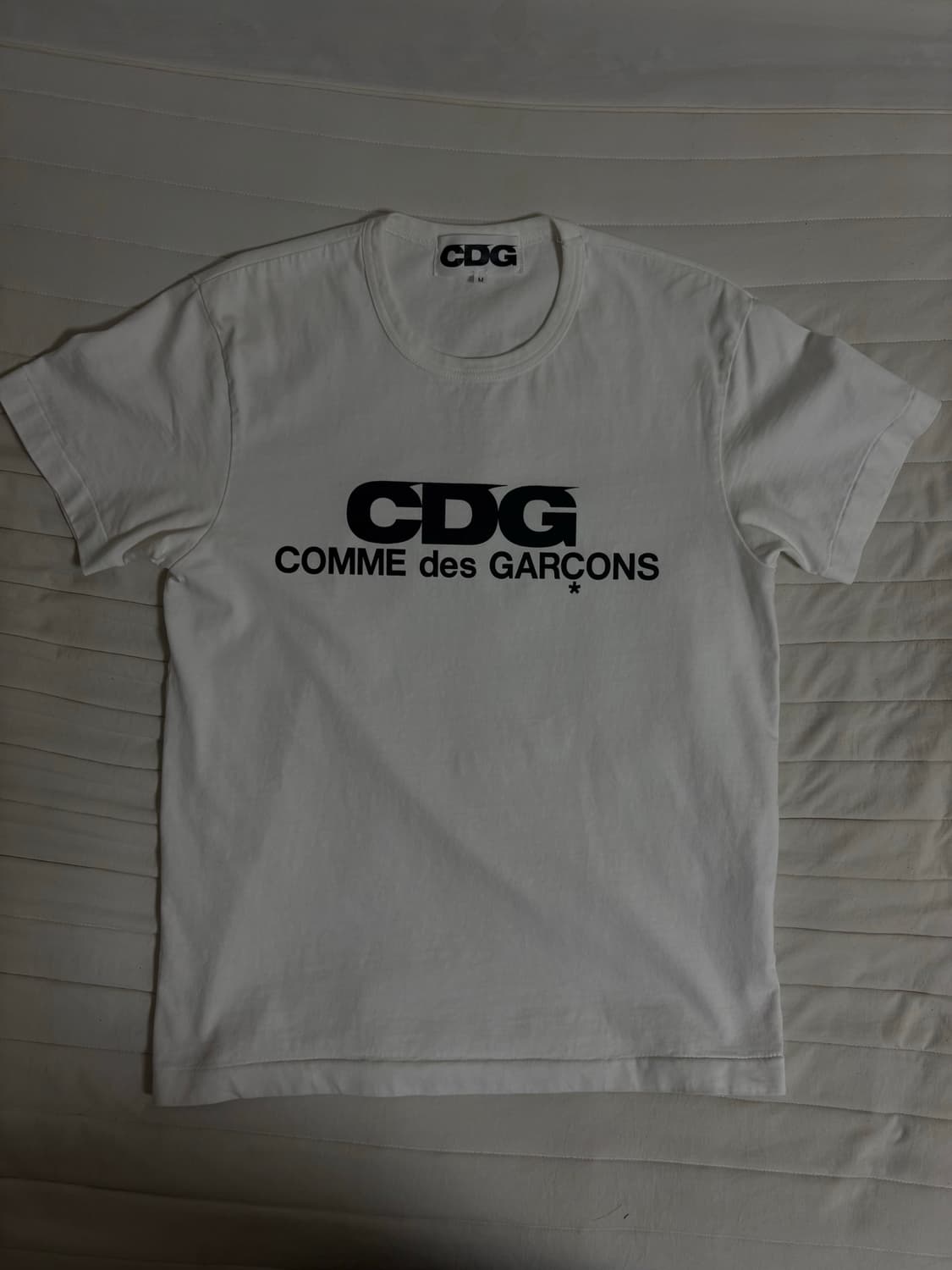 꼼데가르송 CDG 반팔 화이트 새상품급 상품이미지1