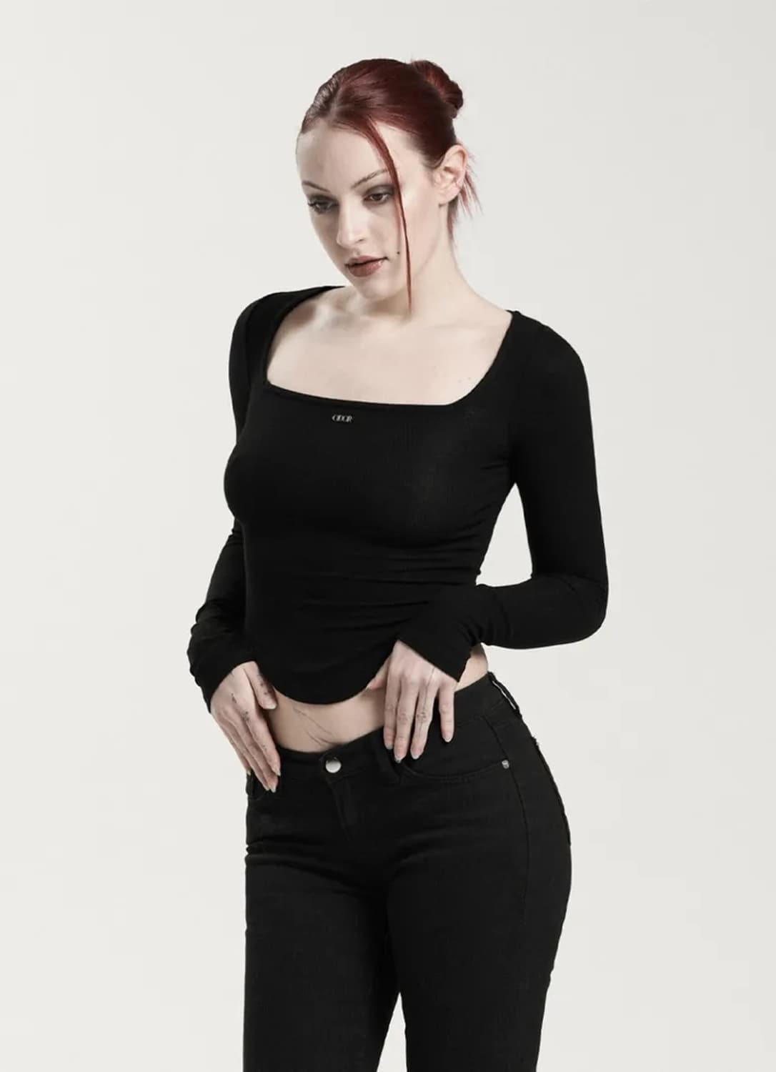 [새상품] 오도어 스퀘어 티 블랙 상품이미지1