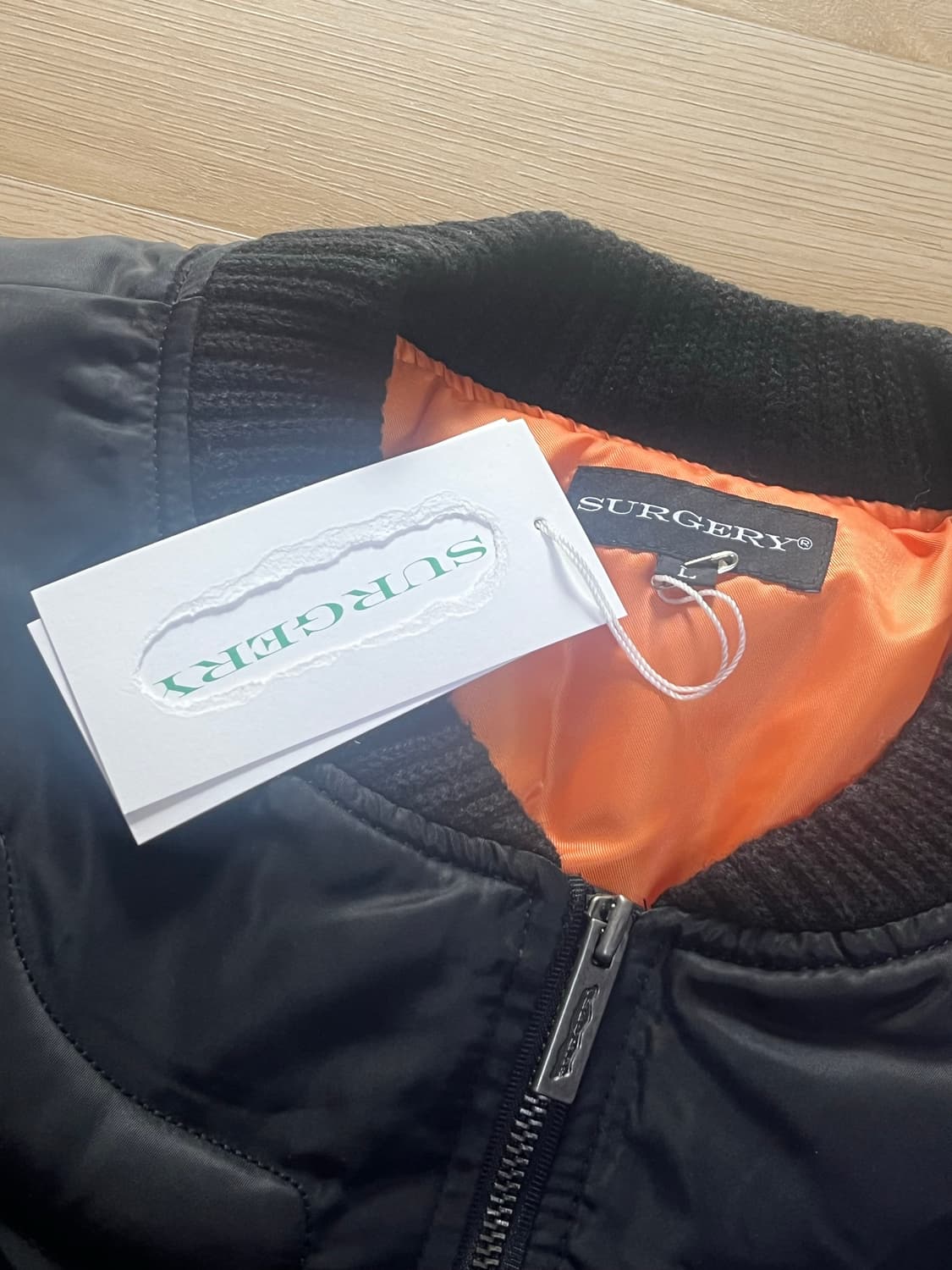 (새상품)써저리 본 엠보싱 MA-1 블랙 봄버 마원 라지 상품이미지3