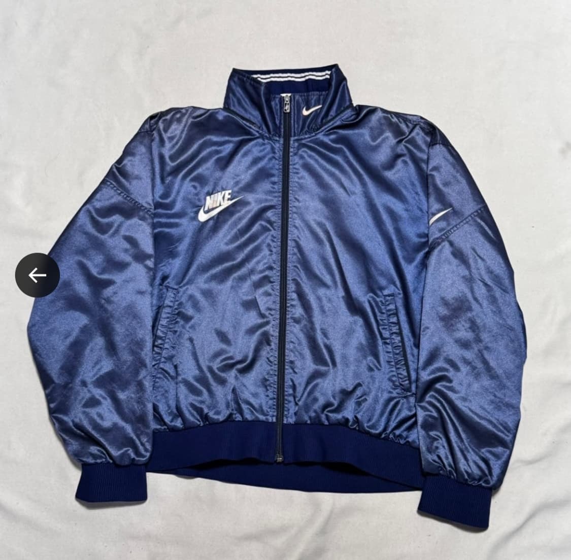 사진 속 나이키 올드스쿨 바람막이 구해요!  라이즈 소희 상품이미지1