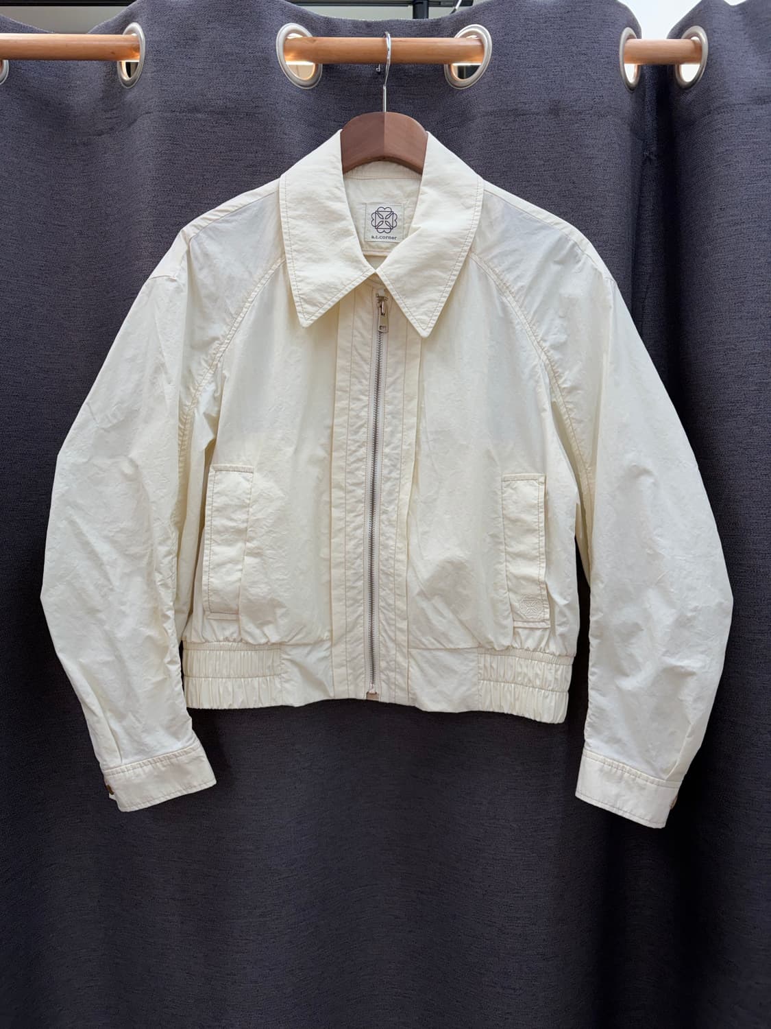 컨디션 최상) 앳코너 스티치 봄버 자켓 아이보리 점퍼 상품이미지1
