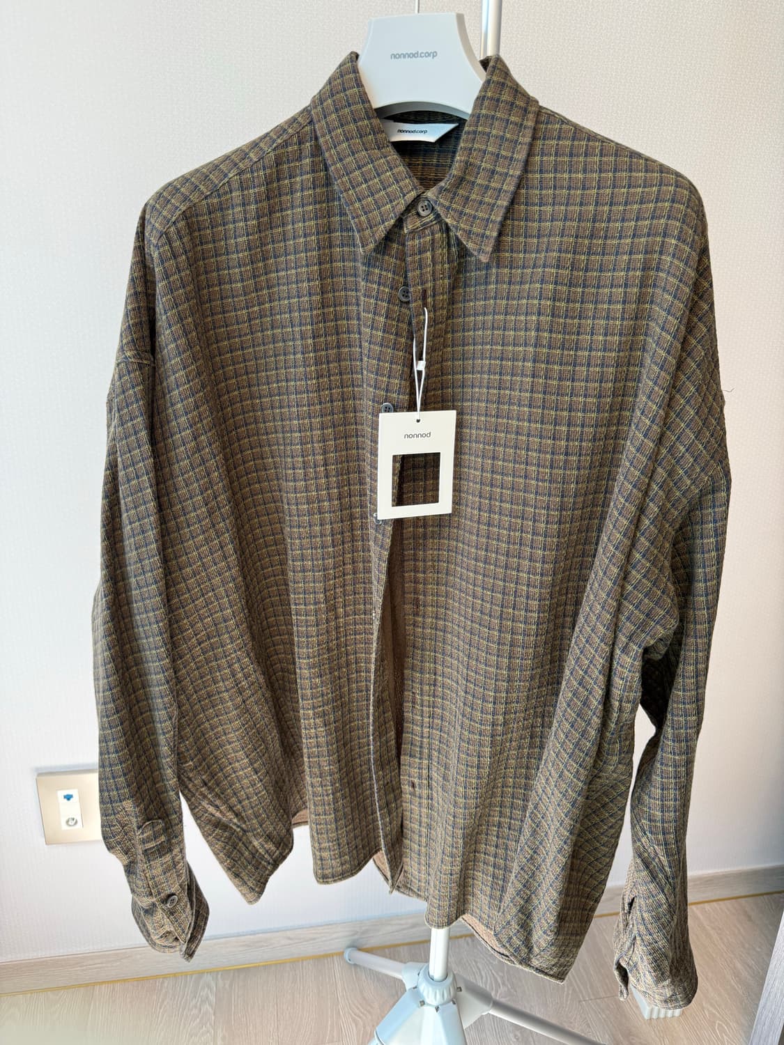 논노드 크롭 플렉시블 체크 셔츠 브라운 상품이미지1