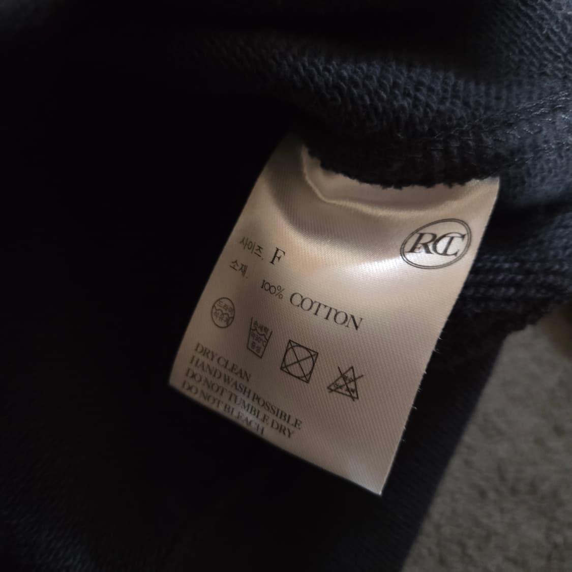 렉토 우먼 시그니처 로고 브이넥 스웻셔츠 맨투맨 차콜 상품이미지6