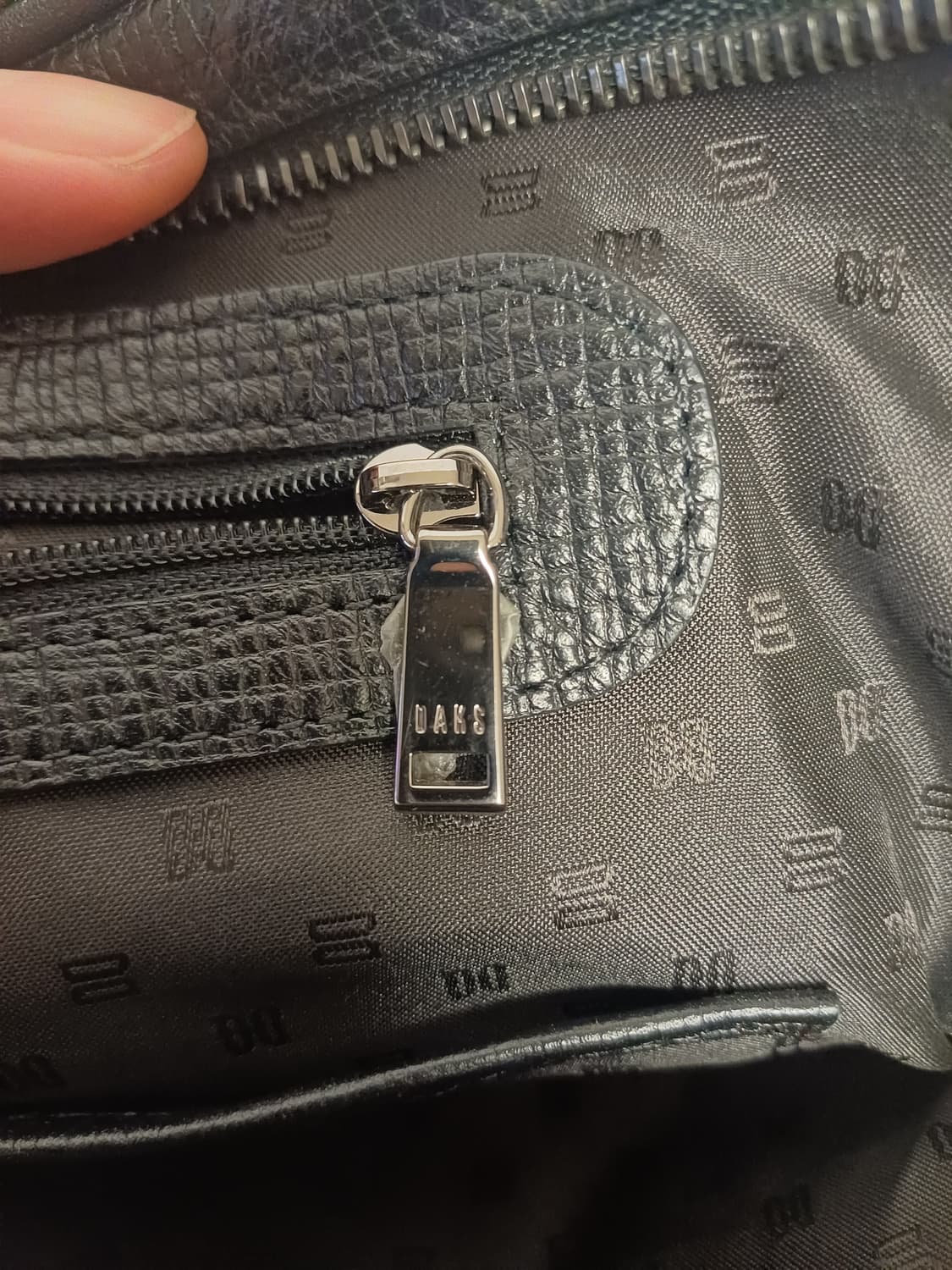 닥스 런던 남성 가죽 메신저백 (DBBA 8F114 BK) 상품이미지5