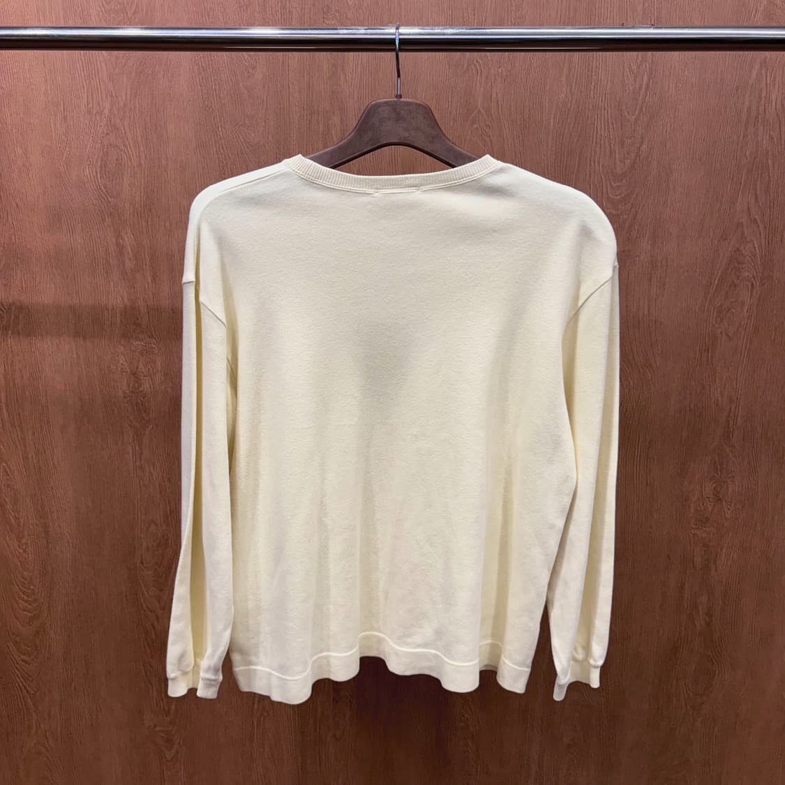 이세이미야케 하이 베이직 긴팔 맨투맨 로고 자수 라벨 패치 디테일 옐로우 상품이미지3