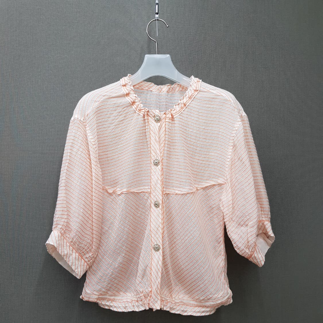 한섬 마인 2022 프릴 넥 스트라이프 블라우스 76-90-155사이즈 상품이미지1