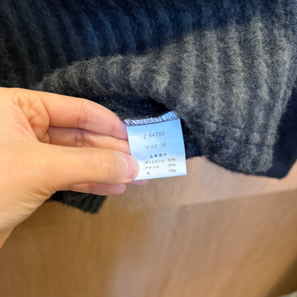 빈티지 라운드넥 긴팔 니트 배색 슬리브 스트라이프 패턴 디테일 차콜 상품이미지6