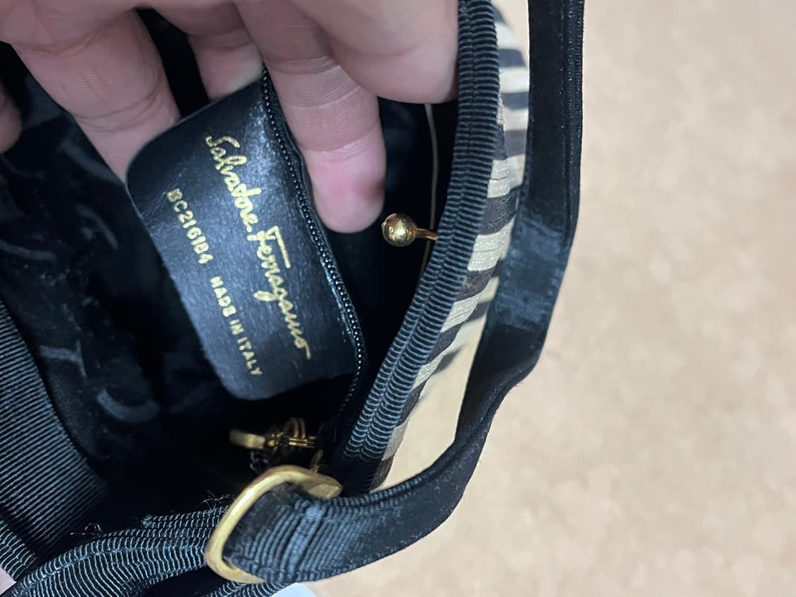 살바토레 페라가모 스트라이프 캔버스 미니 토트백 상품이미지5