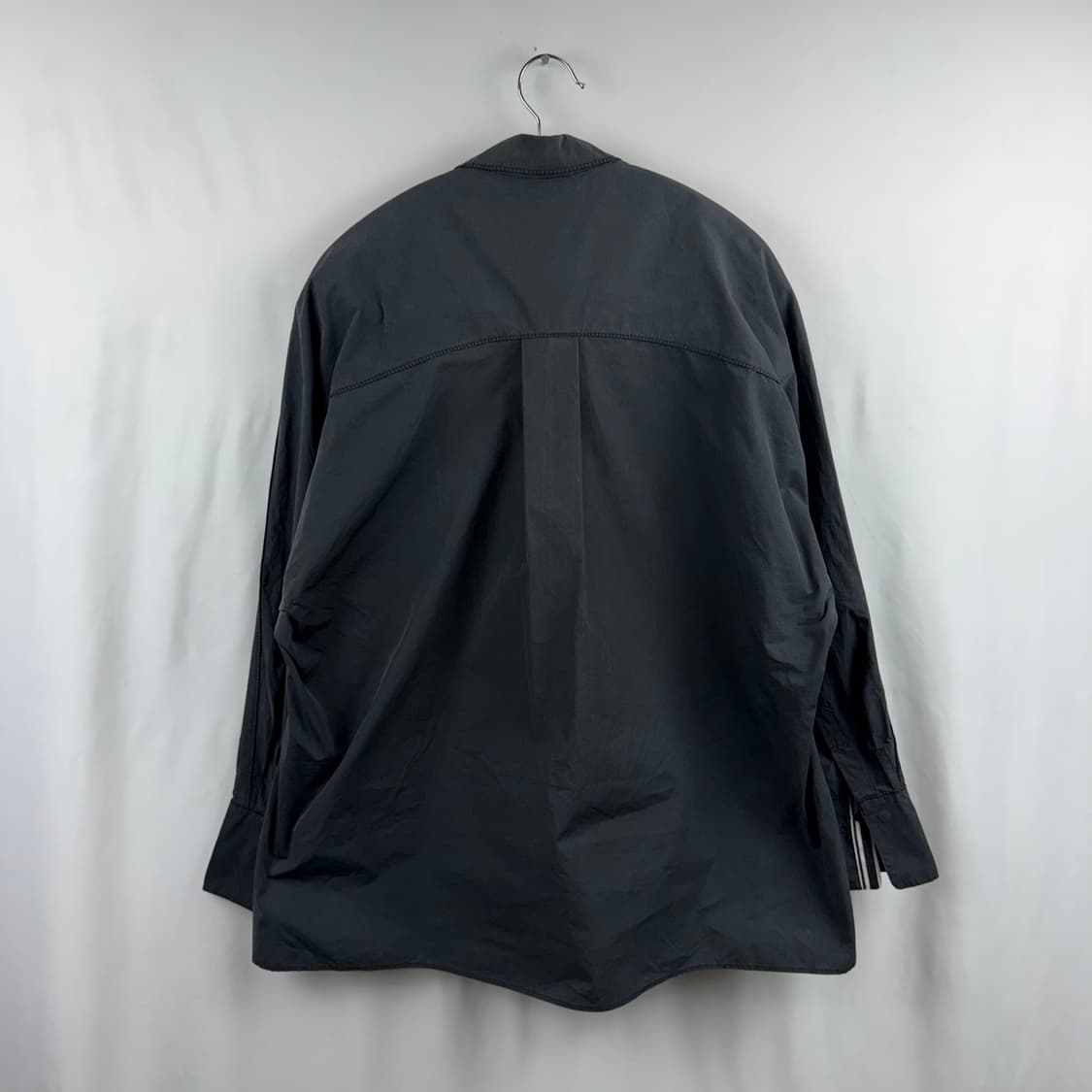 (160) 한섬타임 우먼스 오버핏 나일론 셔츠 차콜 상품이미지6