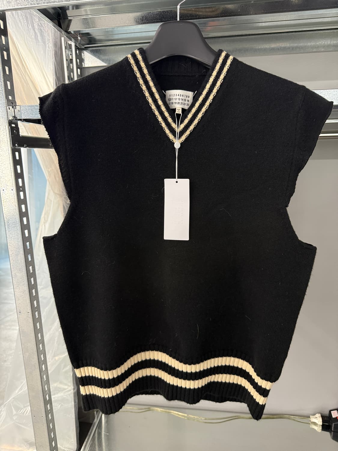 메종 마르지엘라 정품 2021 FW 블랙 니트 조끼 새상품 상품이미지2