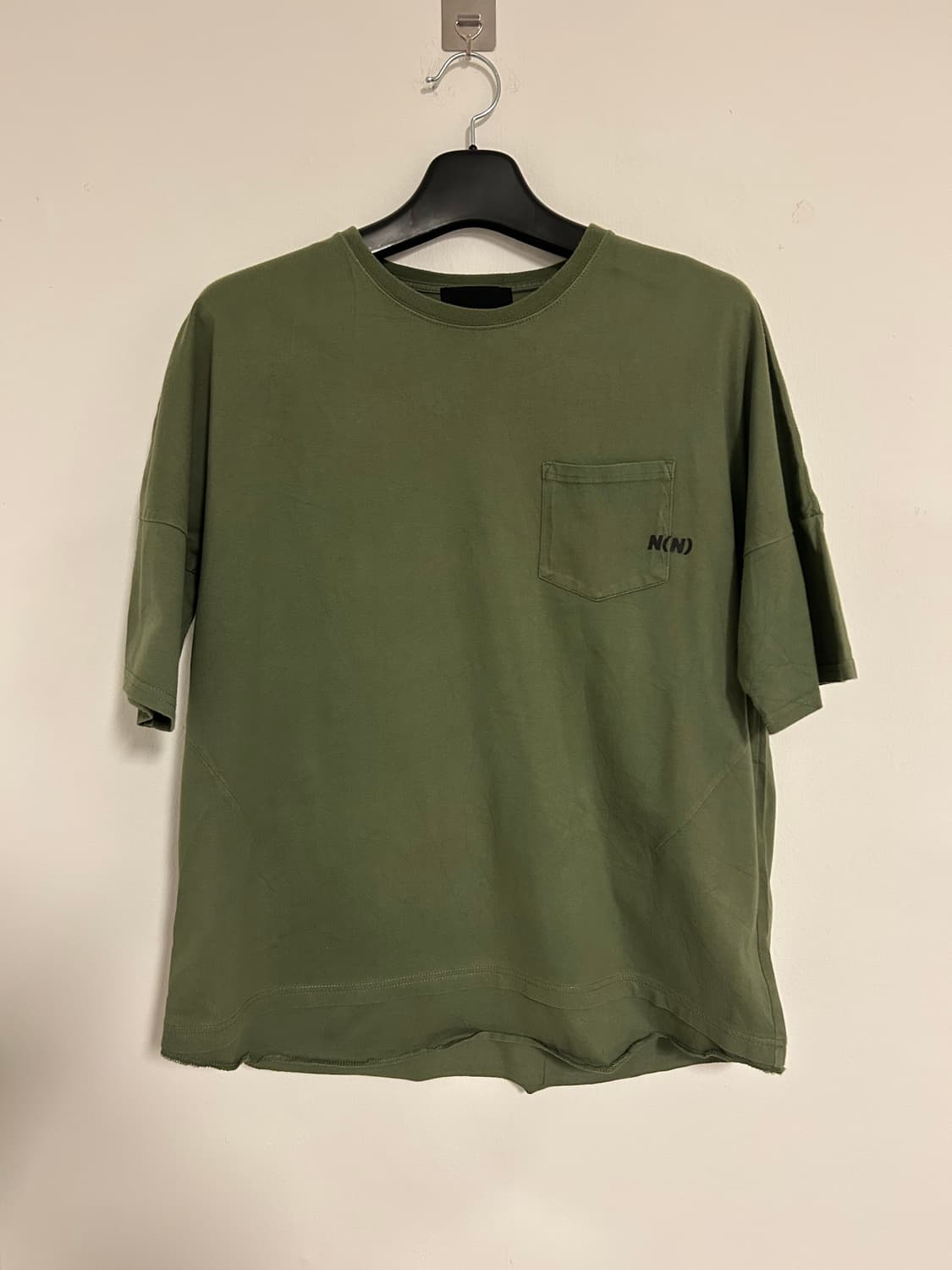 넘버나인 NUMBER (N)INE 카키 백프린트 티셔츠 상품이미지1