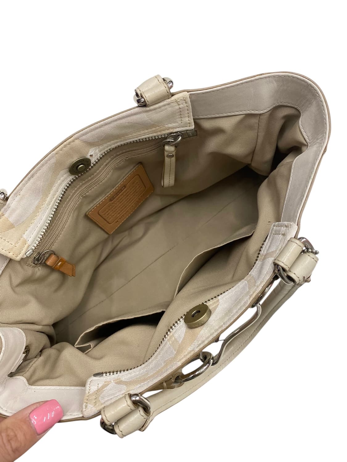 코치 y2k 화이트 버클 토드백 상품이미지3