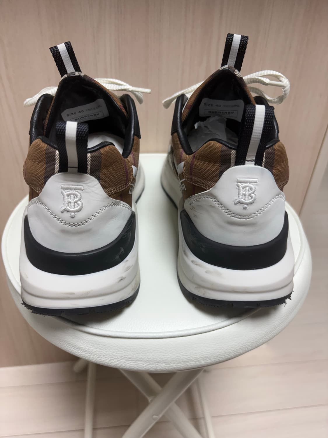 버버리 빈티지 체크 코튼 레더 스니커즈 다크 버치 브라운 상품이미지4