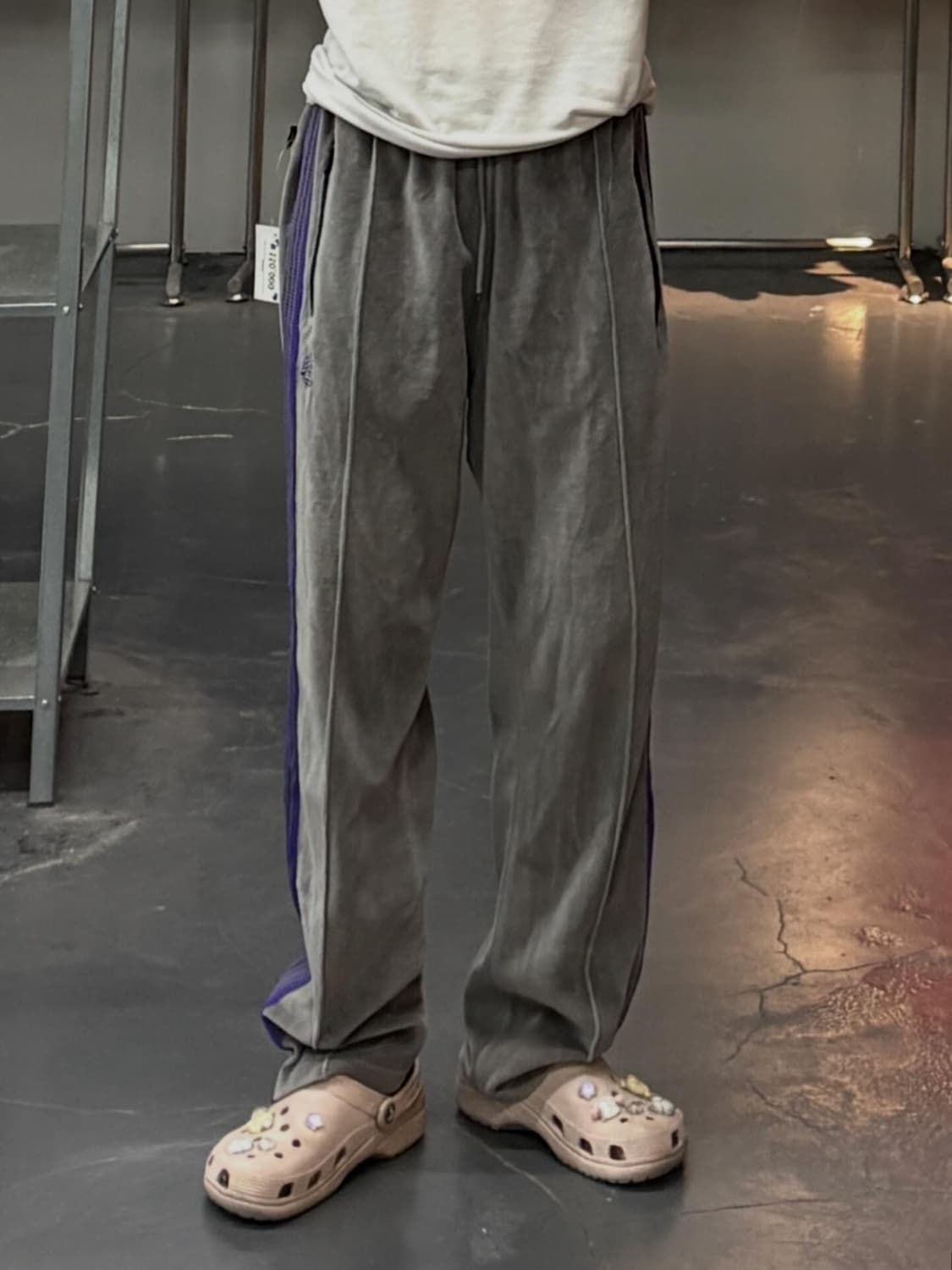 니들스 내로우 트랙팬츠 벨루어 헤더 그레이 A3725 상품이미지1