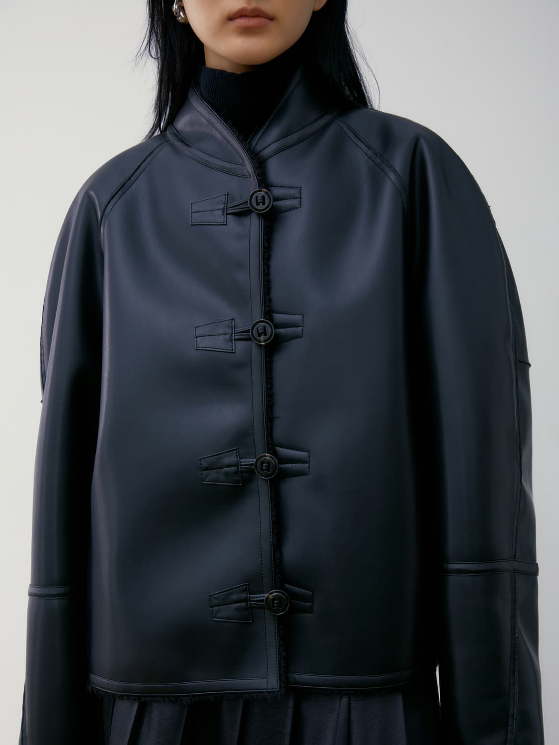 로우클래식 숏 시어링 리버시블 코트 상품이미지10