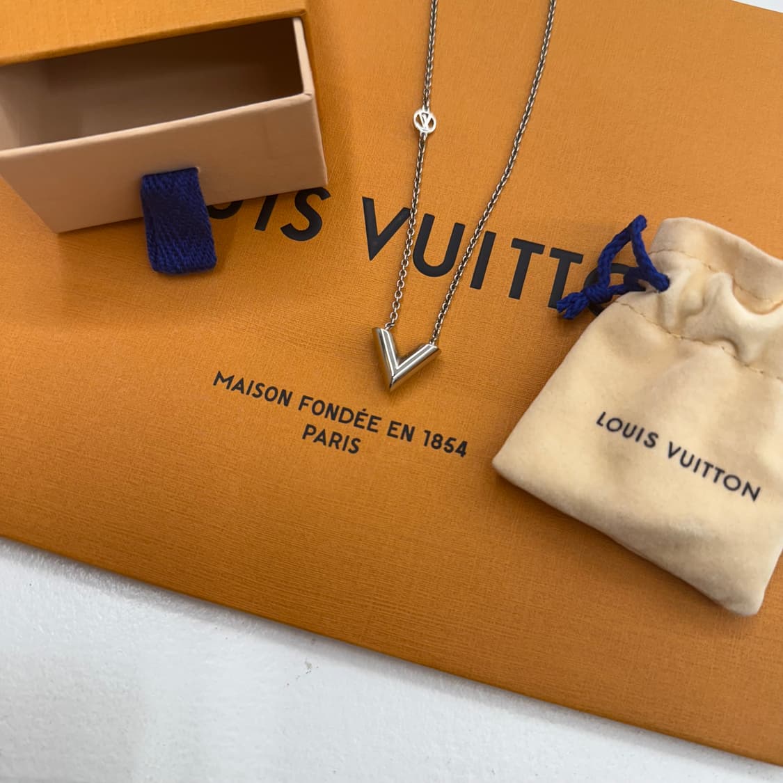 루이비통 에센셜 목걸이 실버 상품이미지3