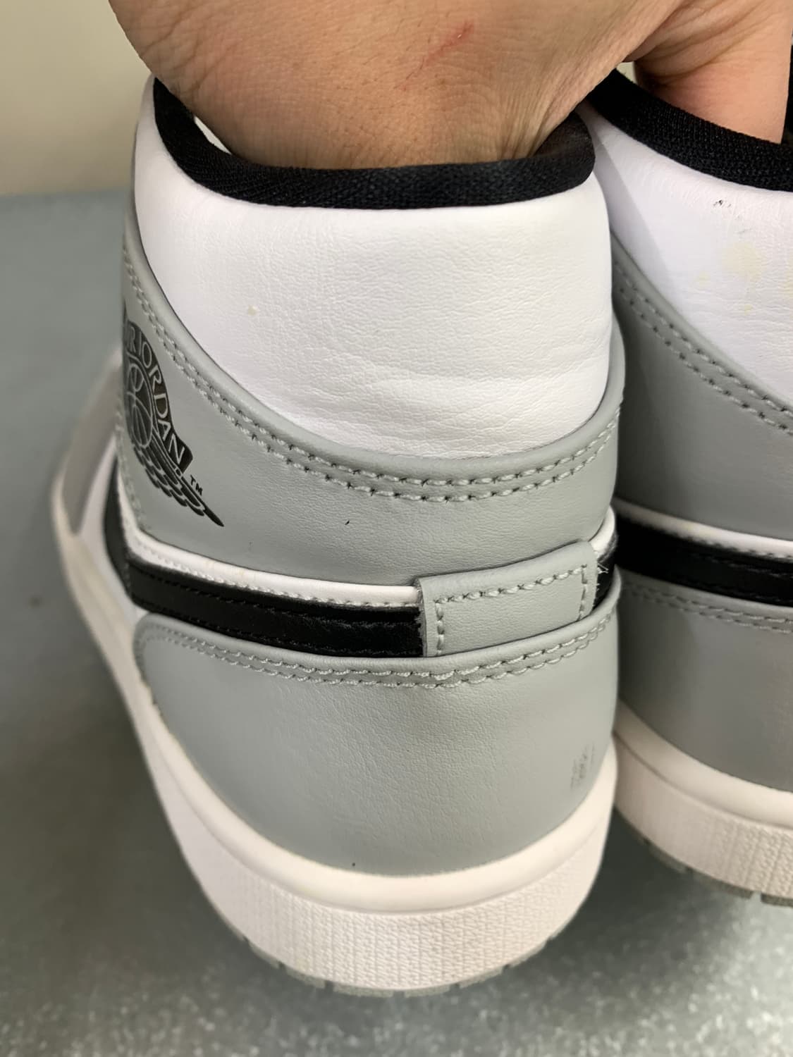 나이키 에어조던 1 미드 라이트스모크그레이 250 상품이미지6