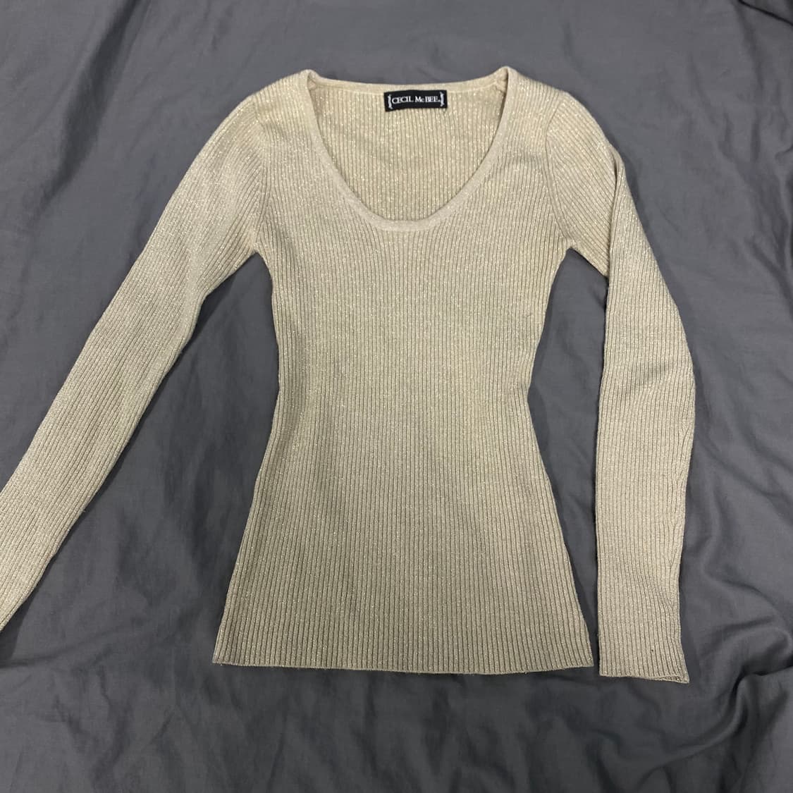 세실맥비 오네갸루 롱슬리브 탑 긴팔 골드 베이지 펄 글리터 상품이미지1