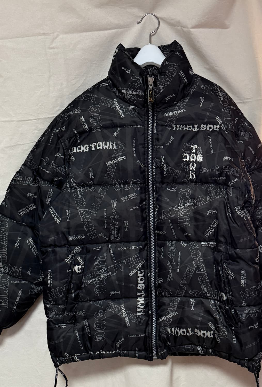 도그타운 블랙 드래곤 패턴 패딩 블랙 상품이미지2