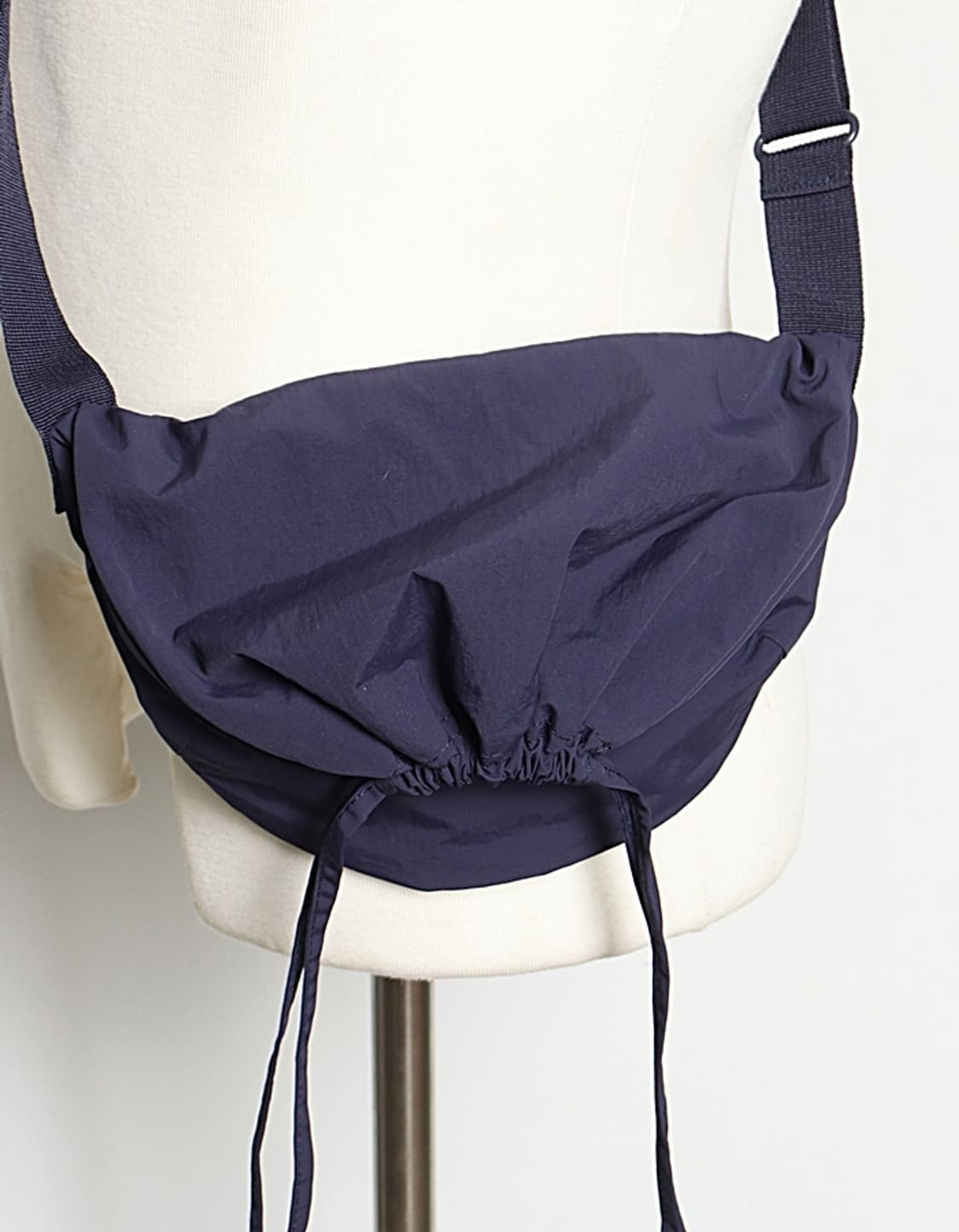 UNIQLO U Drawstring Cross Bag S 상품이미지2