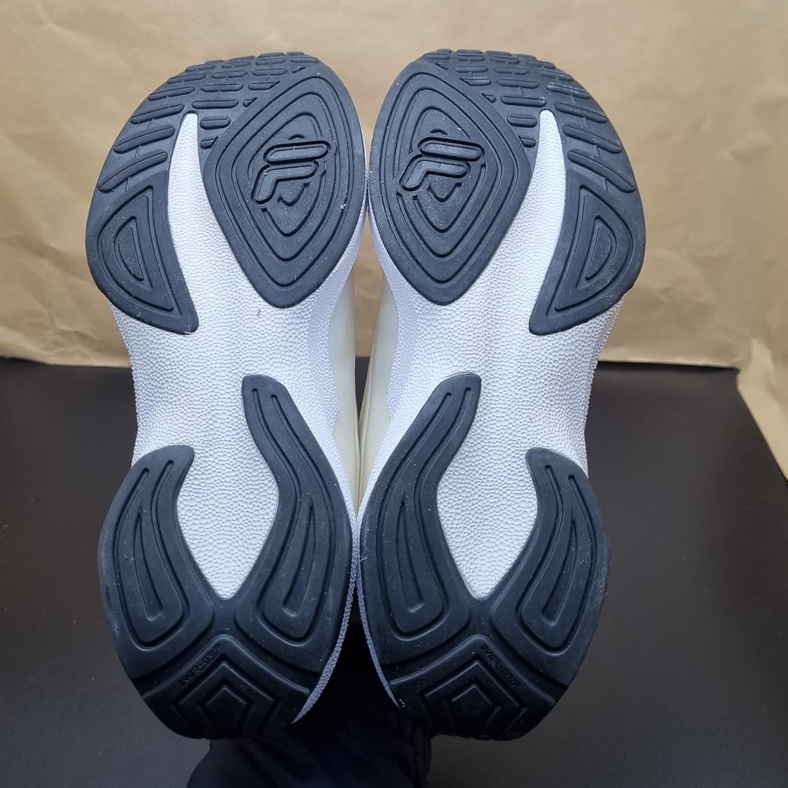 휠라 뉴런3 여성운동화230  상품이미지3