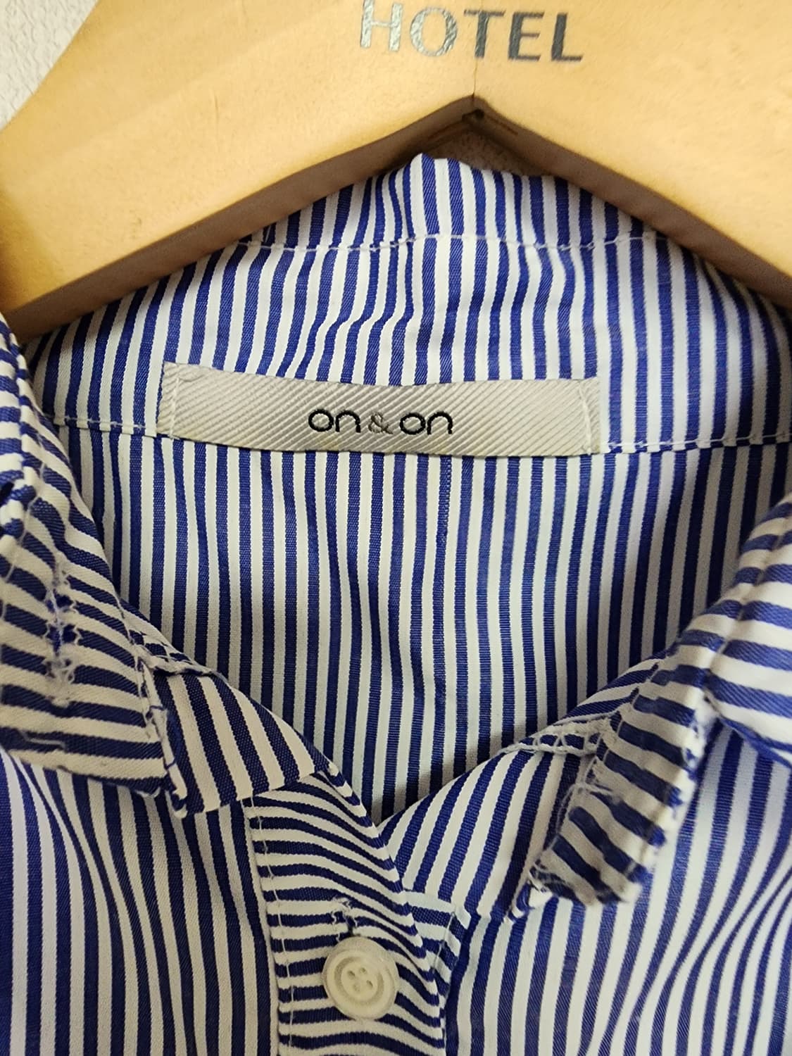 ON&ON 스트라이프 매듭 반팔 블라우스 상품이미지3