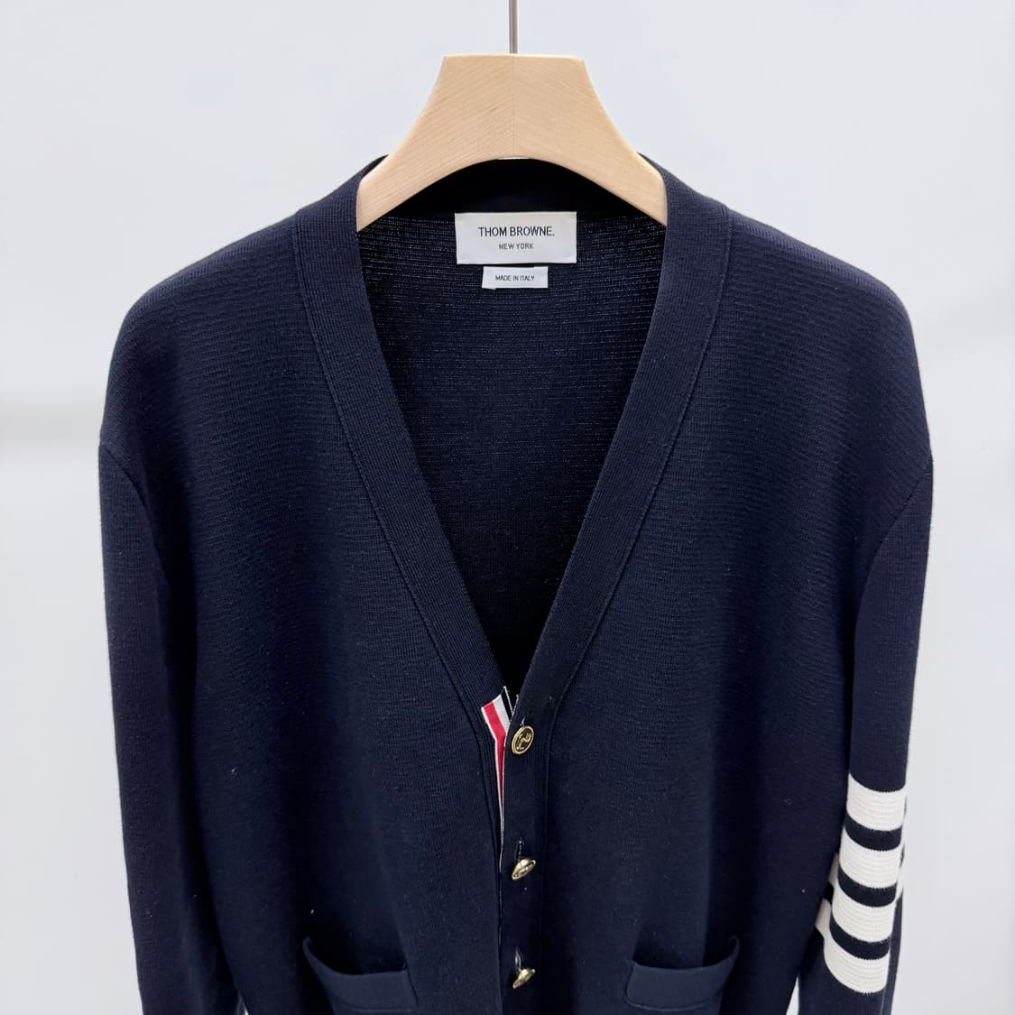 [S급/2] 톰브라운 사선완장 밀라노 스티치 금장 가디건 네이비 상품이미지3