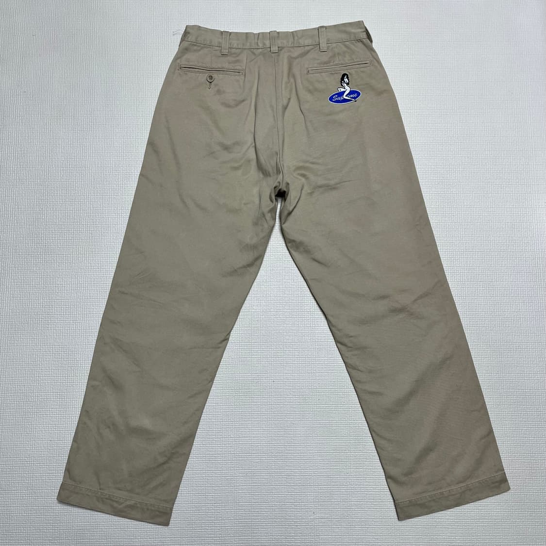 슈프림 23FW 핀업걸 치노 팬츠 카키 상품이미지2
