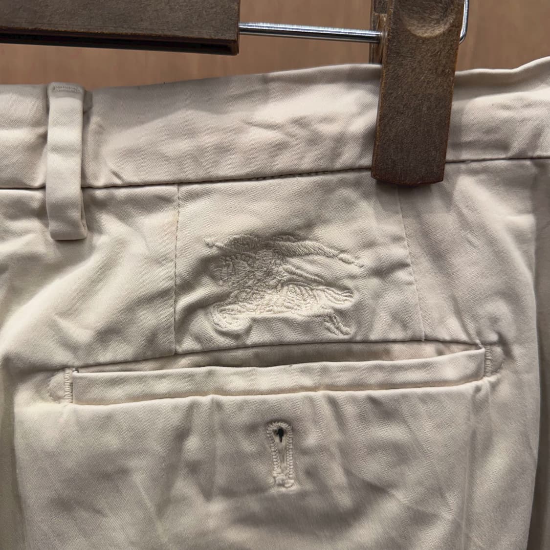 버버리 런던 코튼 팬츠 밴딩 로고 자수 디테일 스트레이트핏 베이지 상품이미지6