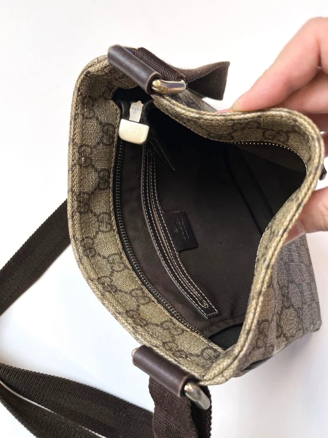 구찌 GG 수프림 모노그램 크로스백 A1585 상품이미지8