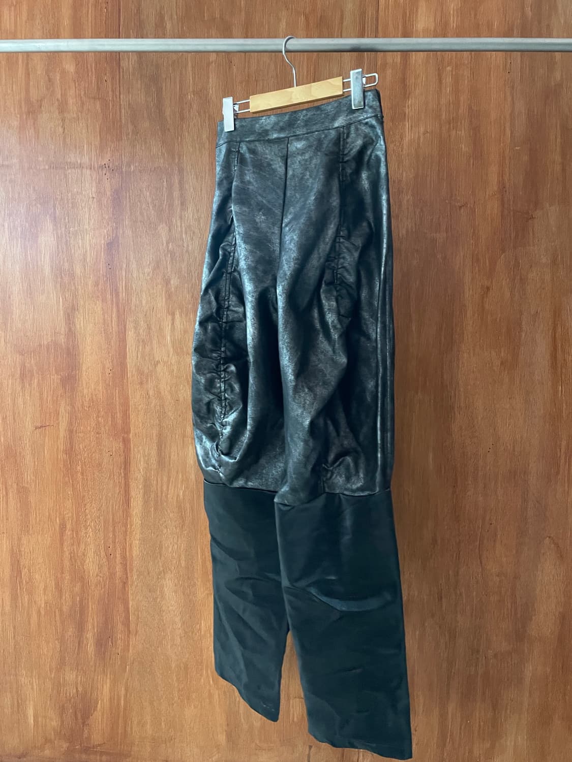 Glossy balloon leather long pants 상품이미지9
