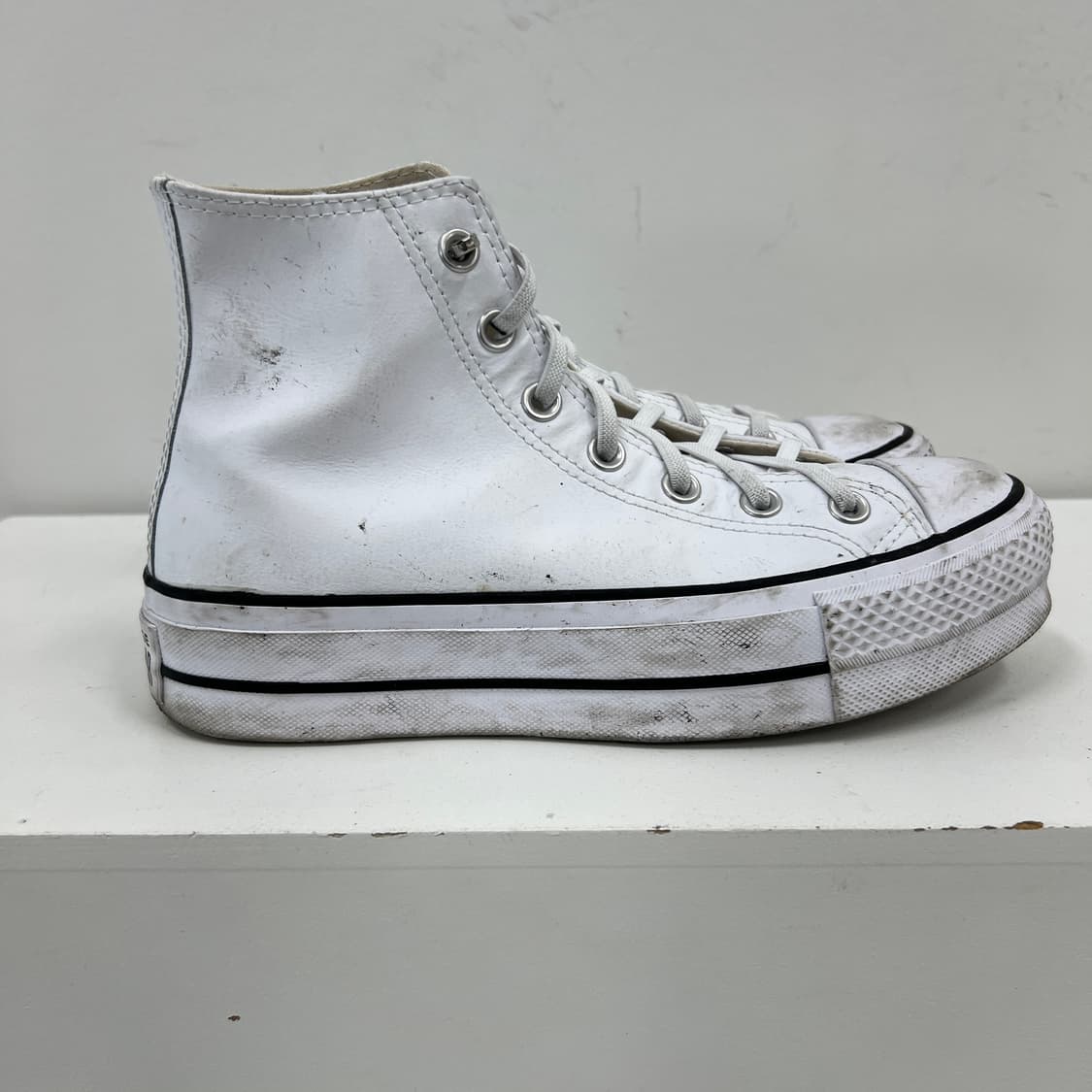 컨버스 척테일러 올스타 리프트 플랫폼 레더 하이 스니커즈 240 상품이미지5