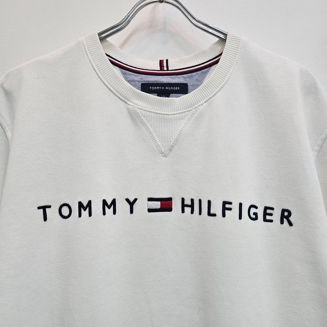 타미힐피거 화이트 맨투맨 기모 스웻셔츠 상품이미지2