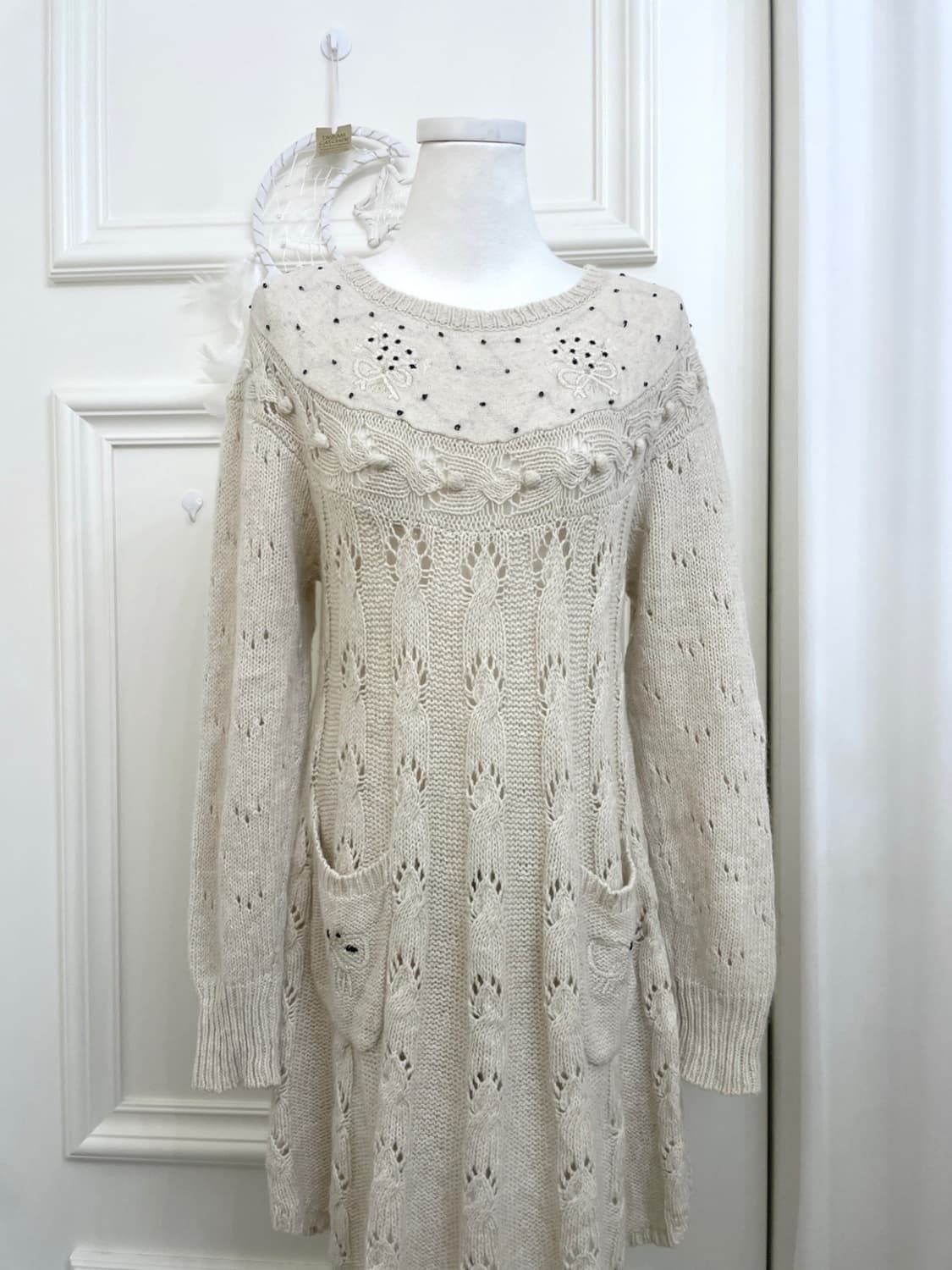 ivory embroidery point twist pocket swea 상품이미지6