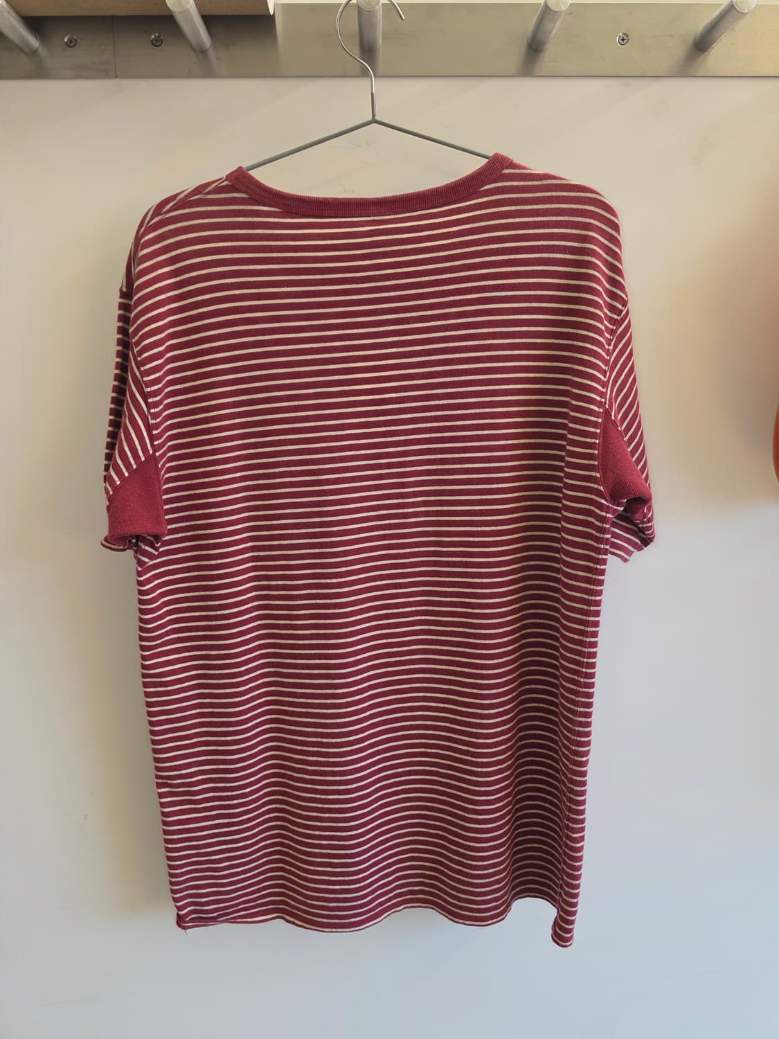 나이젤 카본 스트라이프 포켓 티 상품이미지3