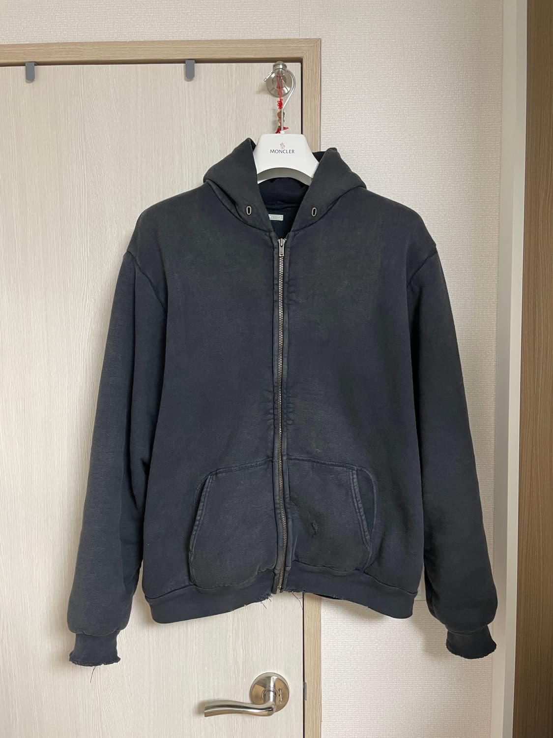 [3] 24aw 아프레쎄 후드집업 블랙 BIOTOP 별주 모델. 상품이미지1