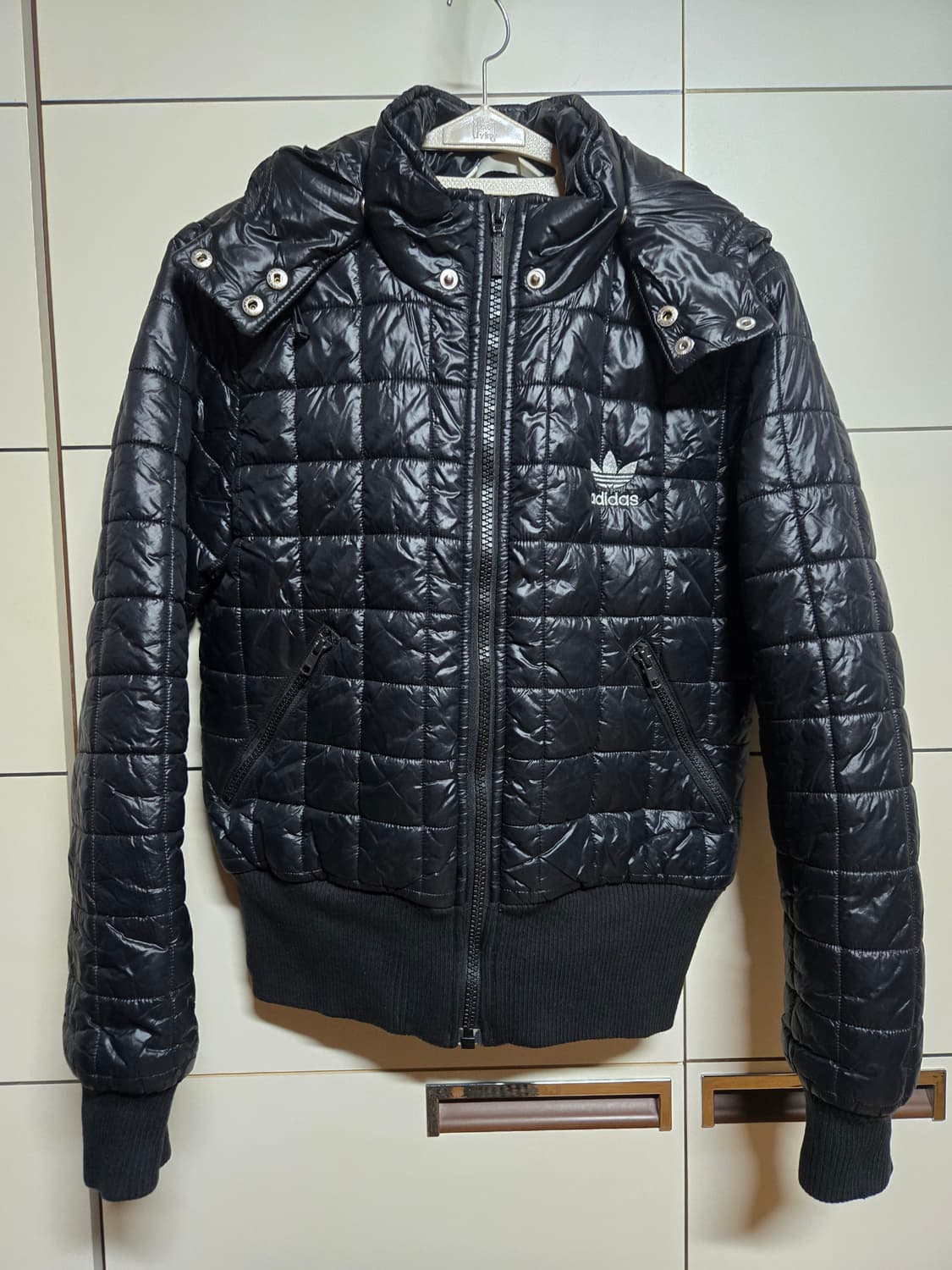 아디다스 여성 블랙 퀼팅 패딩 상품이미지2