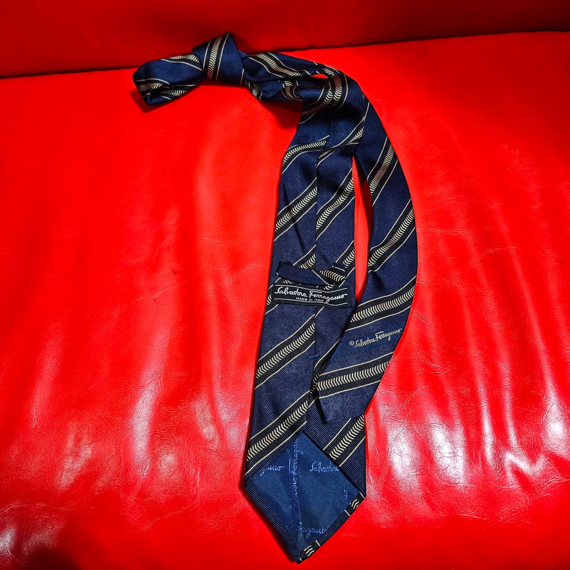 살바토레 페라기모 네이비 스트라이프 넥타이 상품이미지2