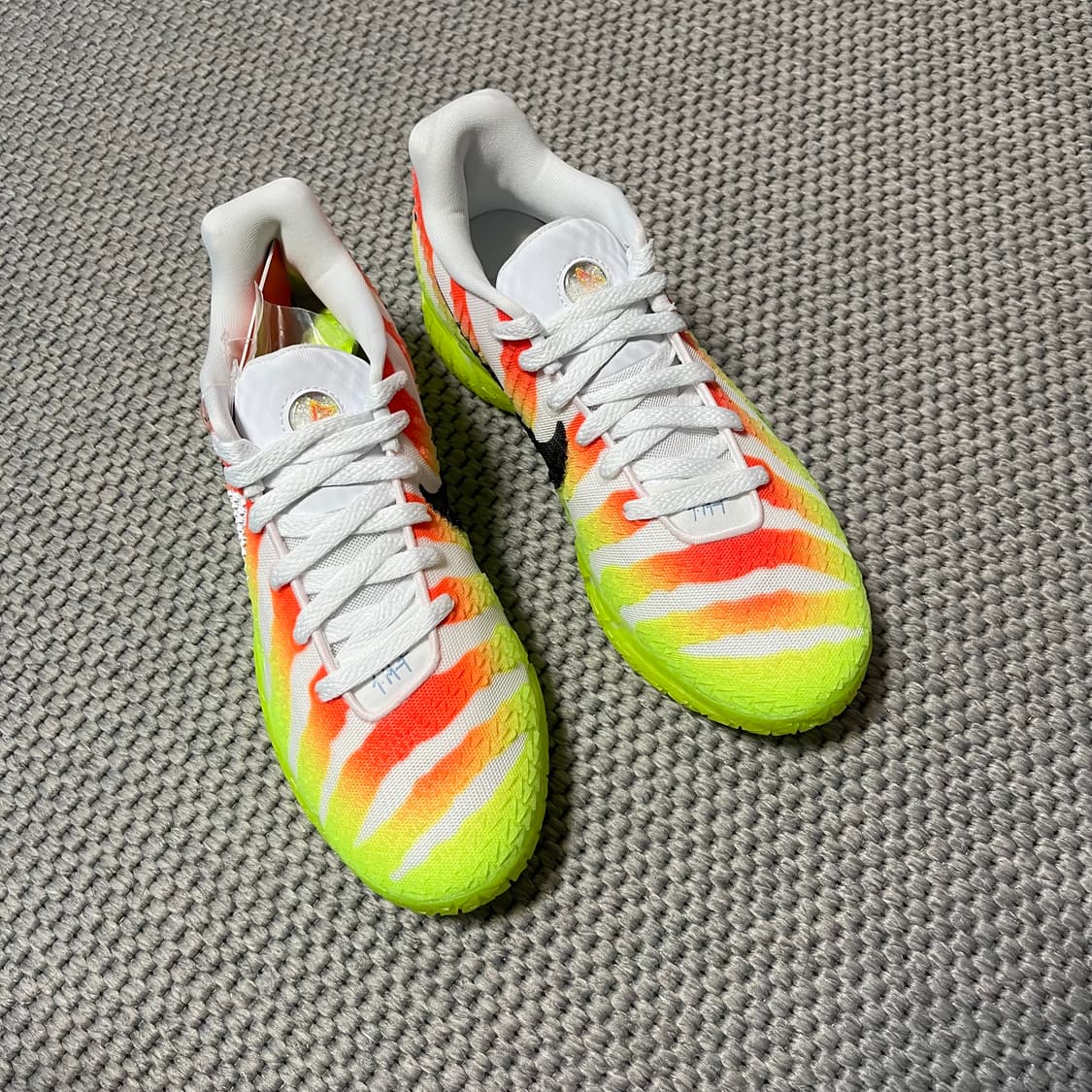 나이키 자3 EP 크리스마스 상품이미지2