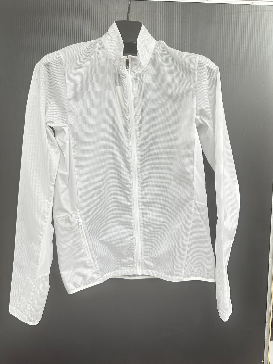 아크테릭스(ARC’TERYX) 여성 윈드브레이커 자켓 상품이미지1