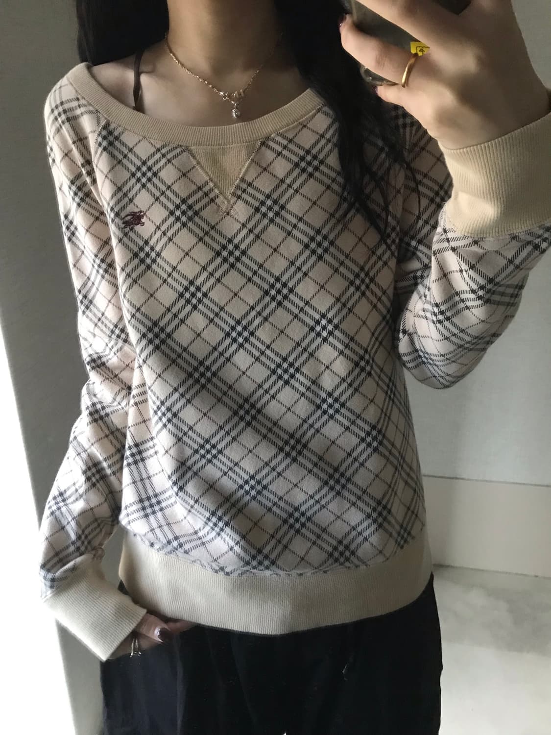 버버리 노바체크 오프숄더 맨투맨 상품이미지5