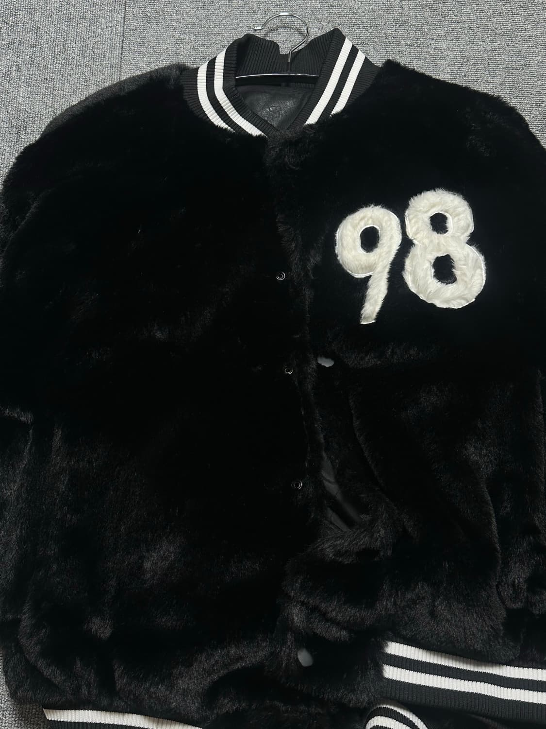 아캄 퍼 자켓 판매합니다 상품이미지1