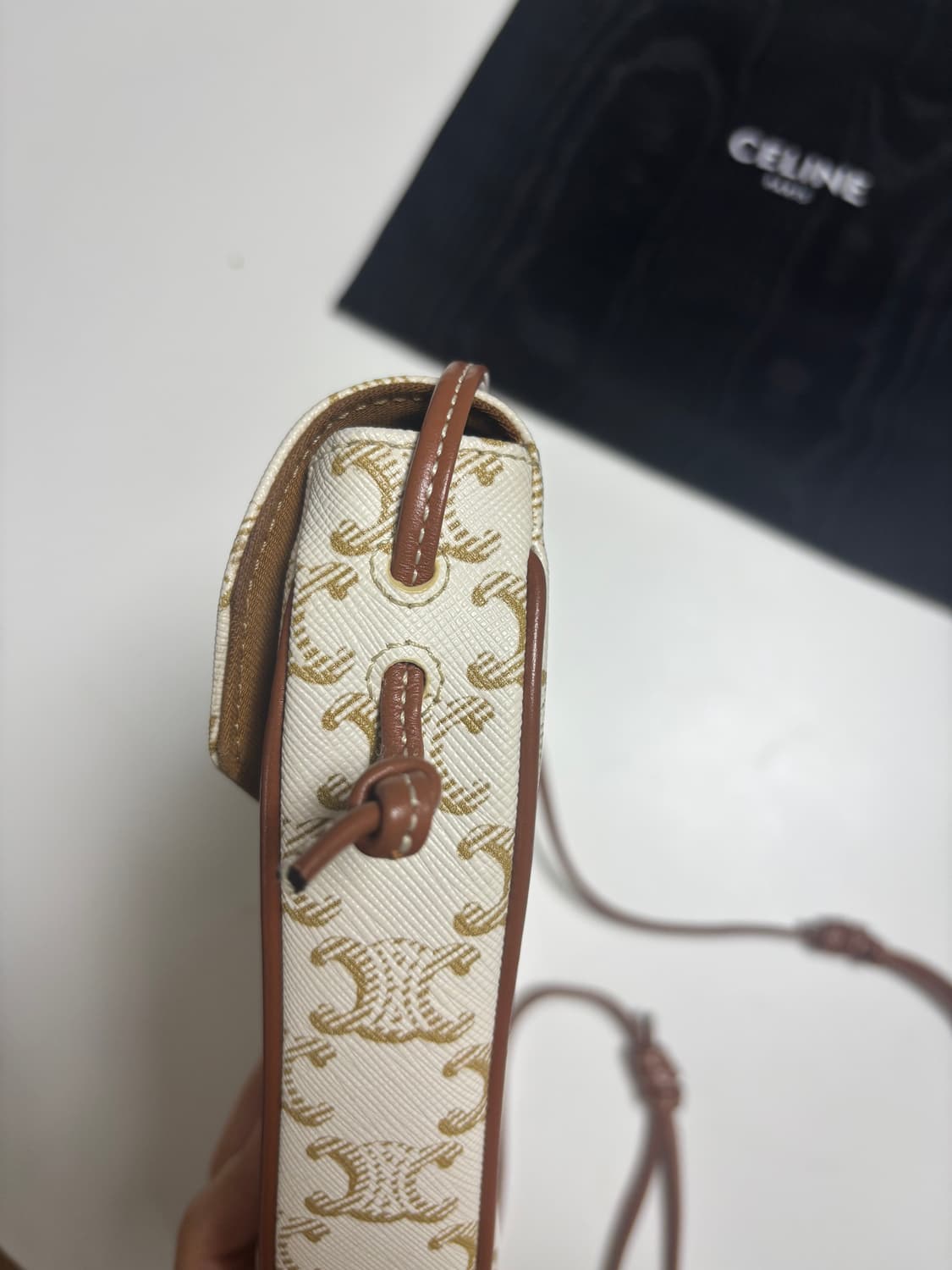 [당일출고,풀박스] 셀린느 트리옹프 트라이앵글 크로스백 스몰 상품이미지3